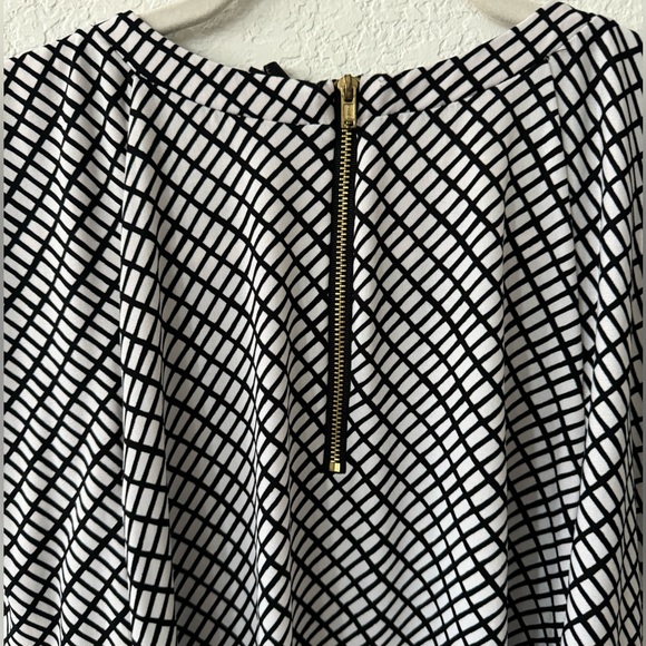 WORTHINGTON Flutter Sleeve Black & White Sleeveless Top with Zipper Back Detail - Picture 2 of 5